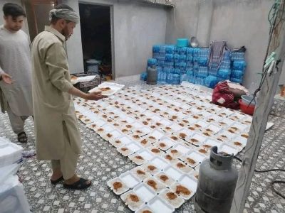 کمک‌های انسان‌دوستانه عزاداران حسینی در هرات به مهاجران در مرز اسلام قلعه