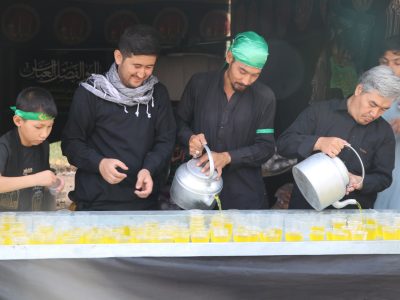  عزاداران حسینی در هرات برای مهاجران در مرز اسلام‌قلعه سنگ تمام گذاشتند