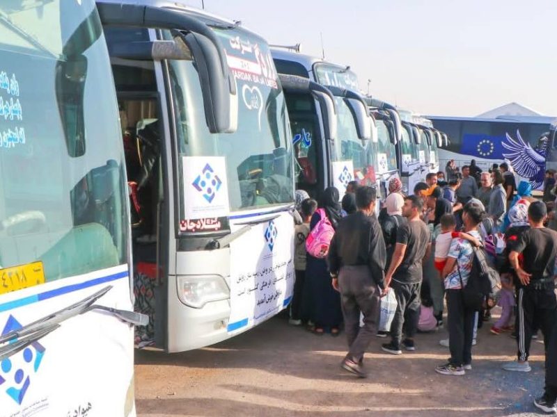 انتقال مهاجرین بازگشتی از مرز اسلام‌قلعه تا کابل آغاز شد