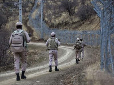 نیروهای مرزی ایران دو افغانی را از چنگ آدم‌ربایان نجات دادند