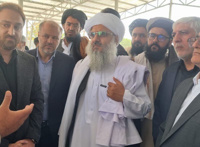 بازدید والی هرات از کمپ سفیدسنگ؛ تأکید بر بازگشت تدریجی و آبرومندانه مهاجرین