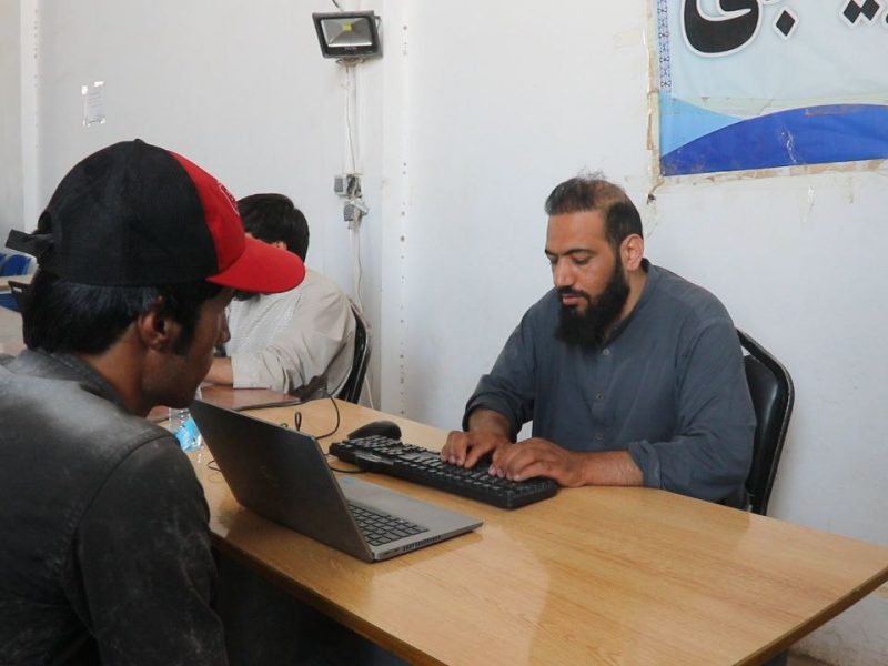 از مرز تا بازار کار؛ ثبت پنج هزار مهاجر در مرز اسلام قلعه هرات