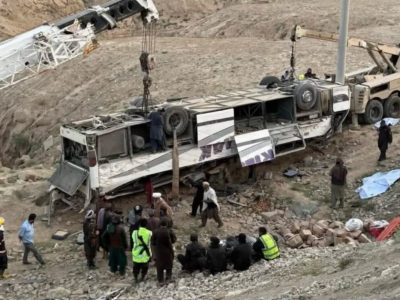 امارت اسلامی دستور بررسی فوری علت واژگونی بس در شاهراه کابل–قندهار را صادر کرد
