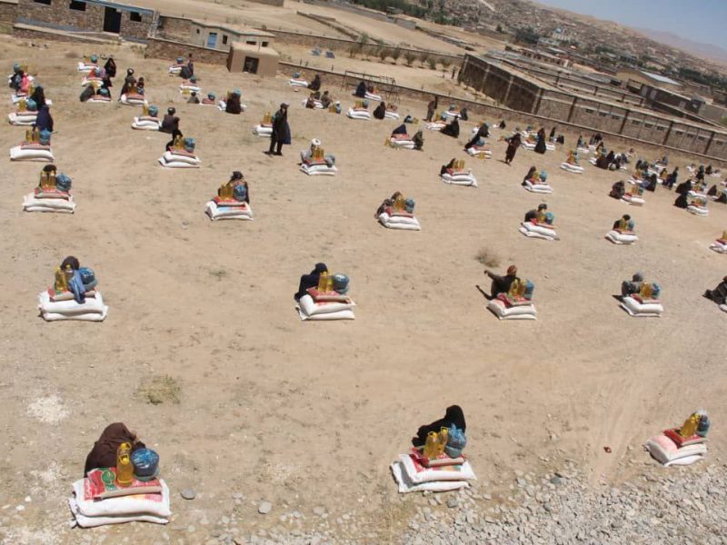 جمع‌آوری گدایان در غور: برای 126 خانواده نیازمند کمک‌رسانی شد