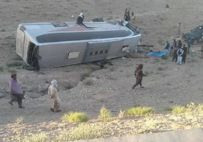 حادثهای خونین دیگر ترافیکی؛ 26 تن در اثر واژگونی موتر در شاهراه کابل – قندهار جان باختند