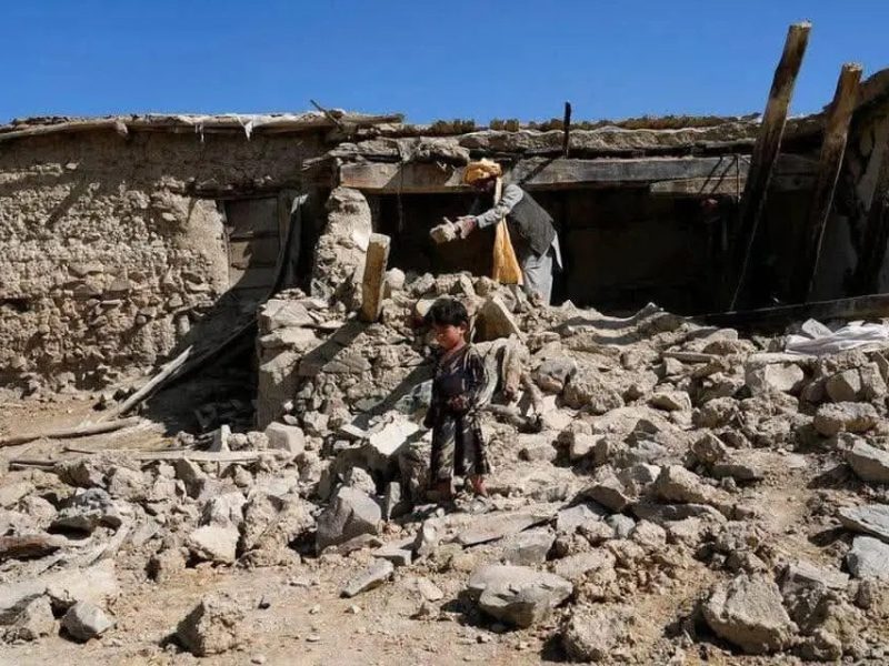 کمک صنعت‌کاران هرات به بازماندگان زلزله ویرانگر کنر