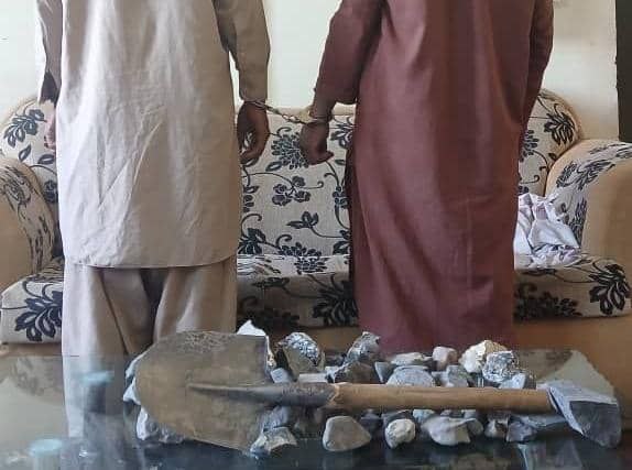 بازداشت دو نفر به اتهام استخراج غیرقانونی معادن در بادغیس