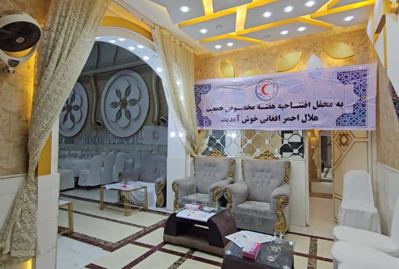 هلال احمر افغانی در غرب کشور: بیش از نیم میلیون بیمار تحت درمان و هزاران خانواده زیر پوشش کمک‌های بشردوستانه