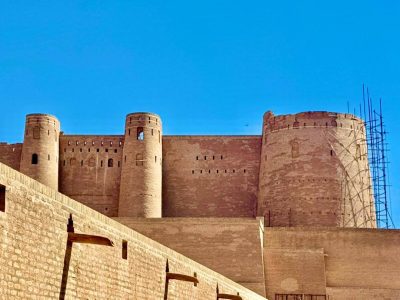 تسریع روند مرمت قلعه اختیارالدین؛ تأکید بر حفظ اصالت تاریخی و مقاوم‌سازی در برابر زلزله‌ها