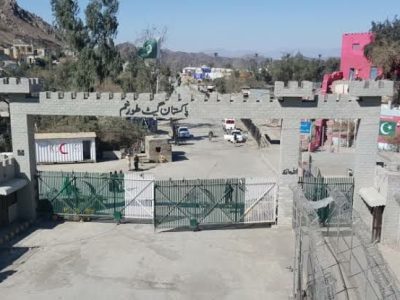 توقف صدها موتر باری در دو سوی مرز: پاکستان می‌گوید گذرگاه‌ها هم‌چنان بسته می‌ماند
