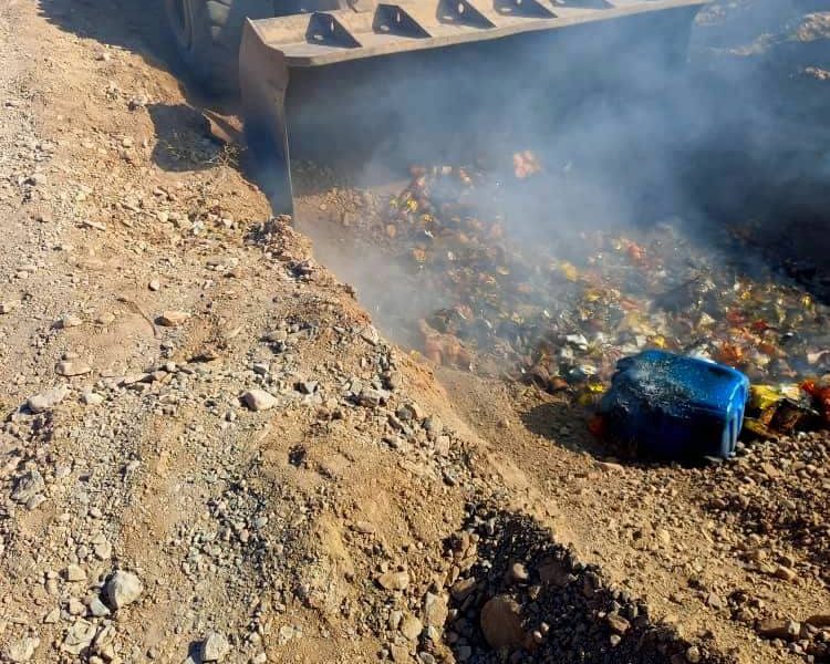 آتش زدن یک محموله بزرگ عسل تقلبی در هرات؛ تلاش برای پاک‌سازی بازار از محصولات بی‌کیفیت