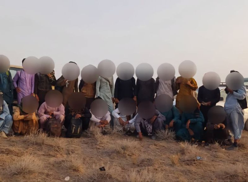 بازداشت بیش از ۵۰۰ تن هنگام تلاش برای عبور قاچاقی از مرز