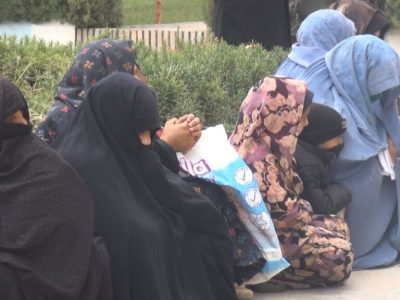 طرح کمک رسانی به گدایان در بادغیس: 162 تن پول نقد دریافت کردند