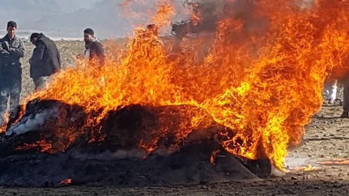 نزدیک به 2 تُن مواد مخدر ترکیبی در فراه حریق شد