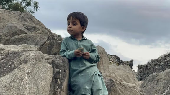 بحران انسانی در کنر؛ ۲۵ هزار کودک زلزلهزده همچنان در زیر خیمهها شب را به صبح میرسانند