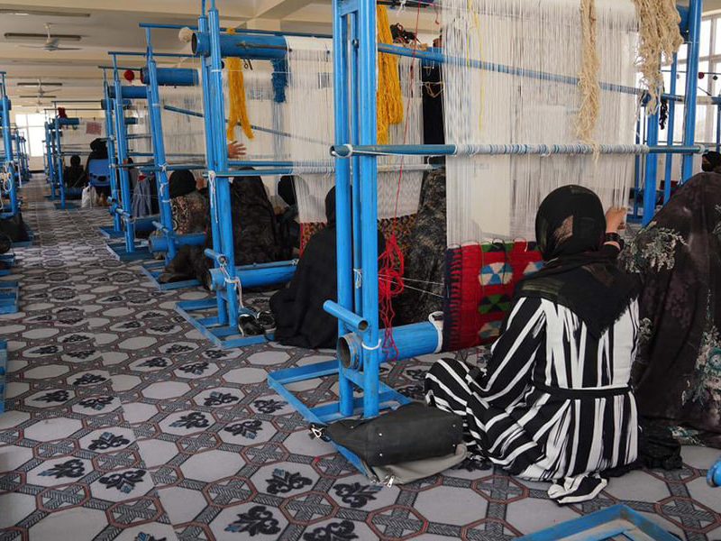 افتتاح بزرگترین مرکز قالینبافی در هرات