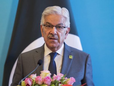 پاکستان دست بردار نیست؛ خواجه آصف بر ادامه تجاوز نظامی به افغانستان تاکید کرد