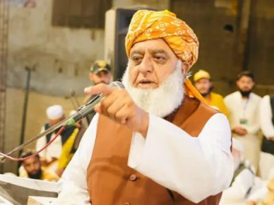 مولانا فضل‌الرحمان: ذهنیت تلاش برای تغییر حکومت در افغانستان را کنار بگذاریم