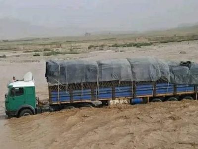 اختلال در شاهراه‌های مهم هرات به‌دلیل سیلاب‌ها؛ سفرهای غیر ضروری لغو شود