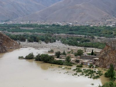 نجات یک زن بیمار از میان آب‌ها در فراه؛ انتقال به‌موقع به شفاخانه