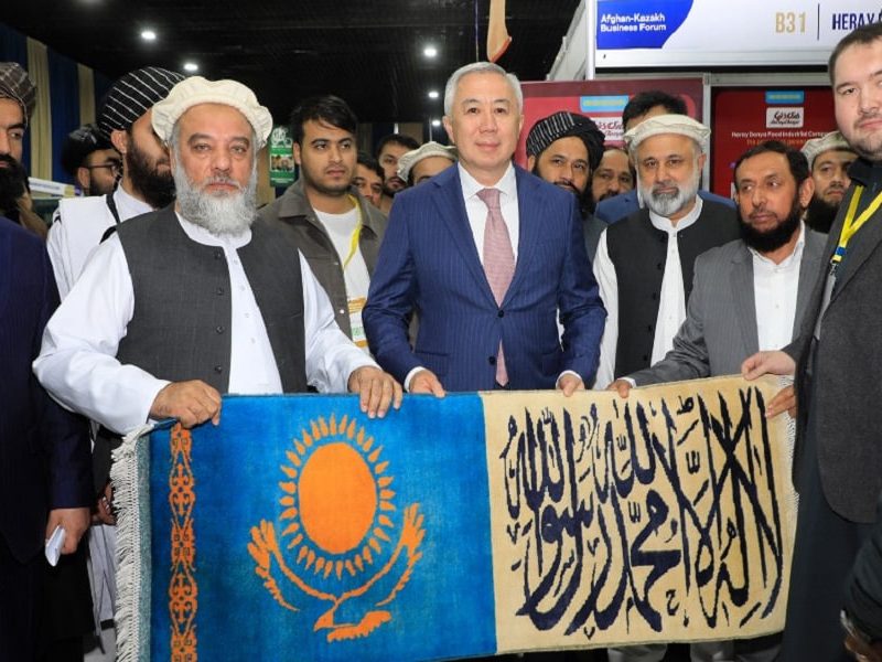 قزاقستان هدف تجارت ۳ میلیارد دالری با افغانستان را مطرح کرد؛ تمرکز بر خطوط آهن و معادن