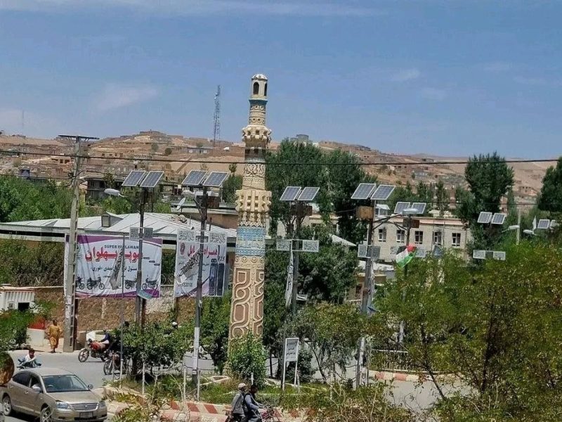 والی غور از موسسات خواست به آسیب دیدگان سیلاب توجه جدی کنند
