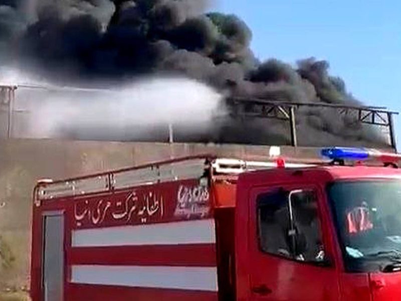 آتش سوزی در شهرک صنعتی؛ خسارات 50 هزار دالری به یک کارخانه تولید کولر