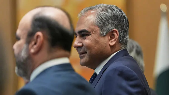در بحبوحه تحولات منطقه؛ وزیر داخله پاکستان با پیام ویژه وارد تهران شد