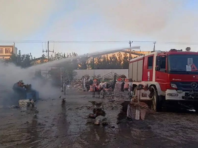 پولیس هرات آتش سوزی گسترده در شهرک صنعتی این ولایت را مهار کرد