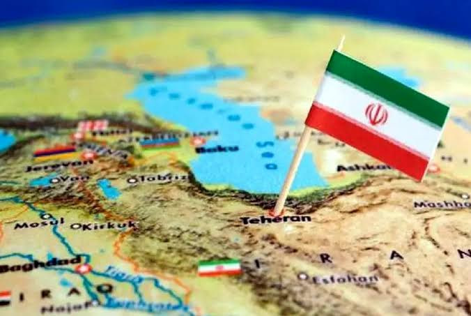 رویترز: ایران به کشورهای خلیج فارس درباره حمله احتمالی آمریکا هشدار داد