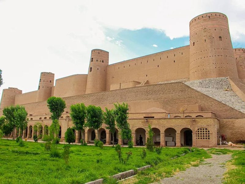قلعه اختیارالدین هرات میزبان هزاران بازدیدکننده در روز ۲۴ اسد