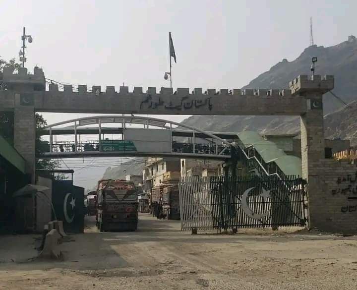 پاکستان اجازه ورود ۷۲۴ لاری کمک بشری به افغانستان را داد