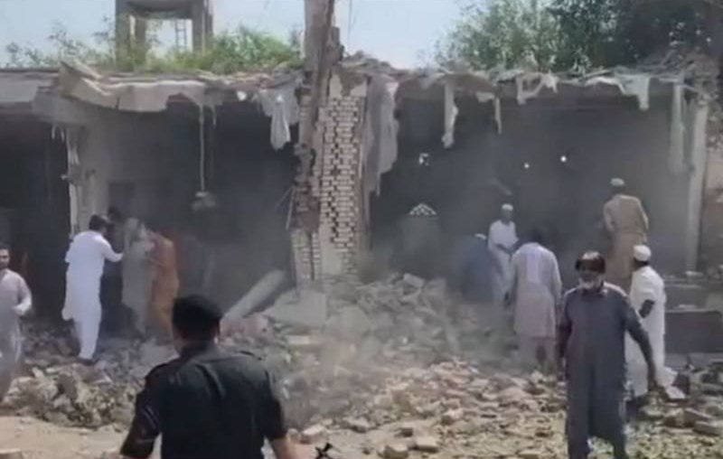 حمله انتحاری در کوهات پاکستان دستکم ۱۶ کشته برجا گذاشت