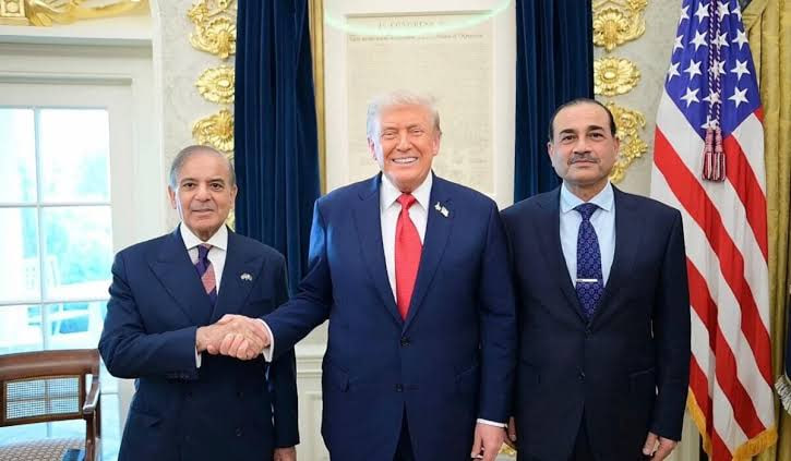 تحلیلگر پاکستانی: حاکمان کشور برای ۱۰ میلیارد دالر استقلال پاکستان را معامله می‌کنند