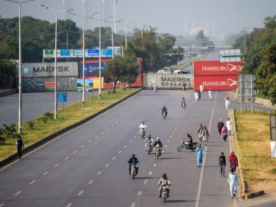 مسدودشدن جاده‌های اسلام‌آباد با کانتینر؛ هزینه سنگین بر بخش حمل‌ونقل پاکستان