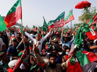 هواداران عمران خان تظاهرات به سمت اسلام‌آباد را آغاز کردند