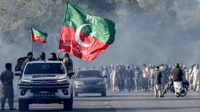 موضع تند حزب تحریک انصاف در برابر اقدامات دولت مرکزی پاکستان