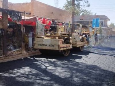 شیندند هرات در مسیر توسعه؛ آسفالت دو سرک آغاز شد