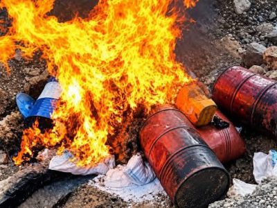 چهار کارخانه تولید مواد مخدر در کروخ هرات کشف و حریق شد