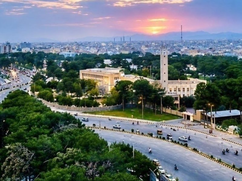 والی هرات بر تسریع پروژههای زیربنایی و جلب سرمایهگذاری تأکید کرد