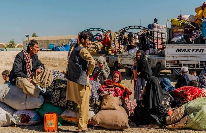 بازگشت ۴.۹ میلیون نفر به افغانستان فشار بر خدمات و بازار کار را افزایش داده است